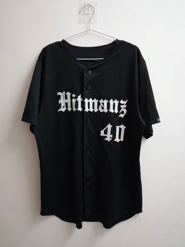 JERSEY BASEBALL (Category: Activewear) located in Kota Kinabalu. Submitted by onestorebu80924 (Listing ID 1452117826, Image 3). Description: baseball jersey ( "Hitmanz" ) 📍P25/L32/Size teg L 📍Condition 9/10 item bundle ➡️bebas masalah&bebas pin hole 📍Colour Lawa✅ 💵Rm45.00 ✈️Postage Dfod Berminat? PM 🫰: Condition Rujuk Gambar 🫰: item Selected 🫰 :TRUSTED SELLER (COD Area inanam to kk) (Detail boleh pm/wasap.Supaya Ada Kejujuran Dalam Mencari