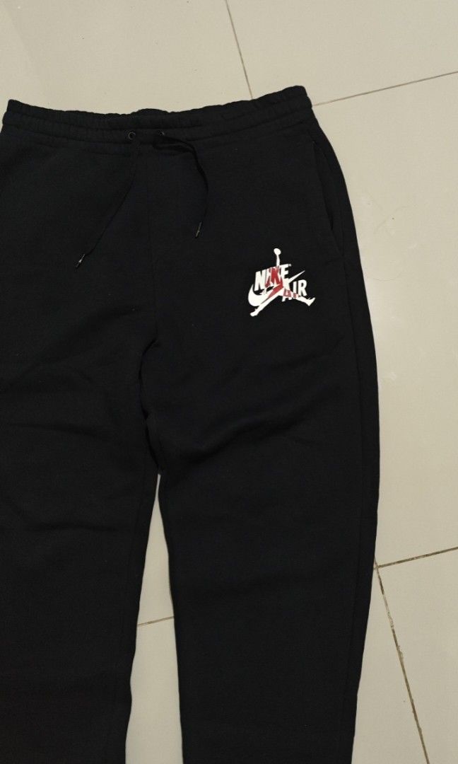 JORDAN NIKE AIR (Category: Joggers) located in Manila. Submitted by jaymoyayt262072 (Listing ID 1452137431, Image 2). Description: WAIST: 36-40 LENGTH: 42 COLOR RATE : 9.5/10 NO ISSUE EXCELLENT CONDITION COMPLETE TAGS.