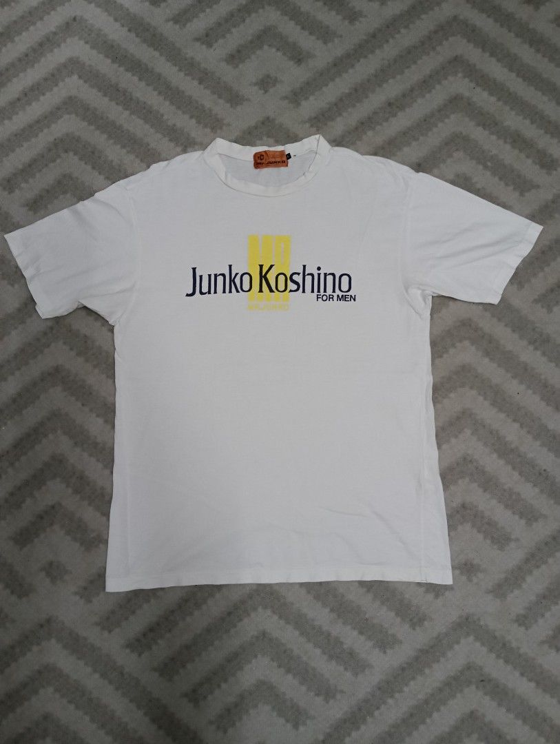 Junko Koshino Japanese designer brand White T-Shirt (Category: Tshirts & Polo Shirts) located in Senawang. Submitted by ijjysstore (Listing ID 1452269299, Image 1). Description: Bismillah. Salam semua Sehelai baju untuk di niagakan. Refer detail :- ⭕ Pit 21 Labuh 28.5 ⭕ Condition 8/10 ⭕ Warna Masih cantik, leher sedikit distressed ⭕ Atas bawah jahit ⭕ Tulang tepi asal ⭕ Tag Junko koshino ⭕ Made in Japan ⭕ RM10 pos dfod ⭕ Mahal boleh offer ⭕ Booki