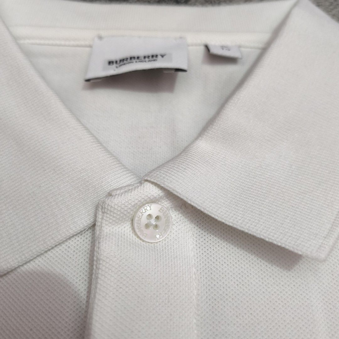 Kaos T-shirt Polo Burberry white logo bordir second bekas (Kategori: Atasan) berada di Cilegon. Dikirim oleh prelovedavenue. (ID iklan 1452191859, Gambar 3). Deskripsi: Used Very good condition Size XL PxL 73*55.