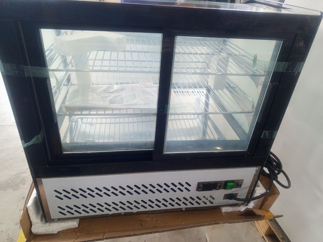 Khonns Curved Glass Display Fridge (Category: Refrigerators and Freezers) located in Caloocan City. Submitted by hmr.gomez (Listing ID 1452132302, Image 2). Description: - Khonns Curved Glass Display Fridge - Ideal for pastries, drinks, and chilled items - Two shelves for ample display space - Digital temperature display and controls at the front - Includes power cord - Ready for shop or home use.