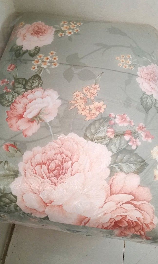 King rabbit bedcover (Kategori: Perabotan Rumah) berada di Bogor. Dikirim oleh galerydiva (ID iklan 1452279681, Gambar 2). Deskripsi: like new ..original king rabbit jd bahan sangat nyaman halus.hrg blm termasuk ongkir Krn besar kena volume dimensi.
