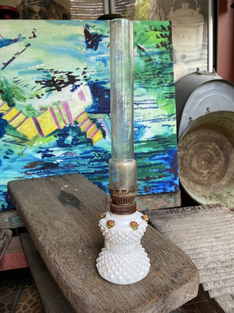 Lampu Pelita Antik (Category: Vintage Collectibles) located in Bangi. Submitted by shzninaa (Listing ID 1452121170, Image 1). Description: Saiz : tinggi 12 inci.