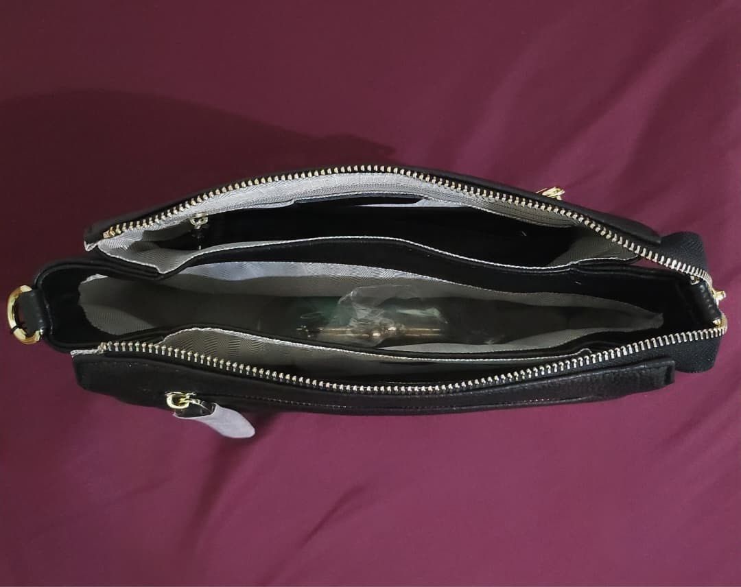 Leather Sling Bag (Black) (Category: Cross-body Bags) located in Sitiawan. Submitted by ayennabella (Listing ID 1452275372, Image 2). Description: Extreme Leather Sling Bag (Black) 100% Leather 2 Straps: Shoulder and Slingback Free gifts: Purse Coin and Card Holder Selling Price: RM150.