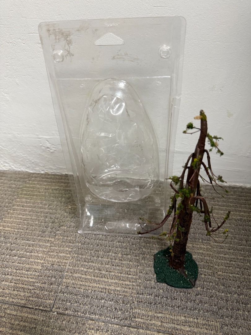 Lemax 34650 Dogwood Tree (Category: Figurines & Statues) located in Manila. Submitted by prelovedsecondhand.ph (Listing ID 1452276775, Image 2). Description: damaged packaging.