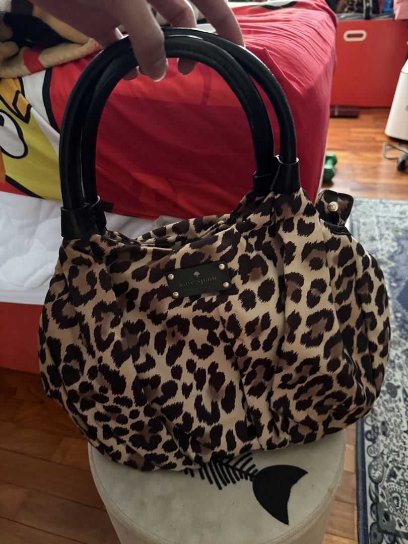 Leopard bag (Category: Shoulder Bags) located in Singapore. Submitted by yourstayhere (Listing ID 1452270623, Image 2). Description: Kate spade leopard.