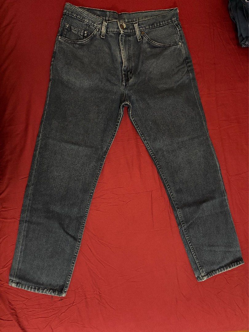 Regular Fit Jeans Dark Wash (Category: Jeans) located in Quezon City. Submitted by 11zerofive (Listing ID 1452177679, Image 1). Description: - Regular fit, straight leg - Dark blue wash w 32 inseam 26 L 37 .