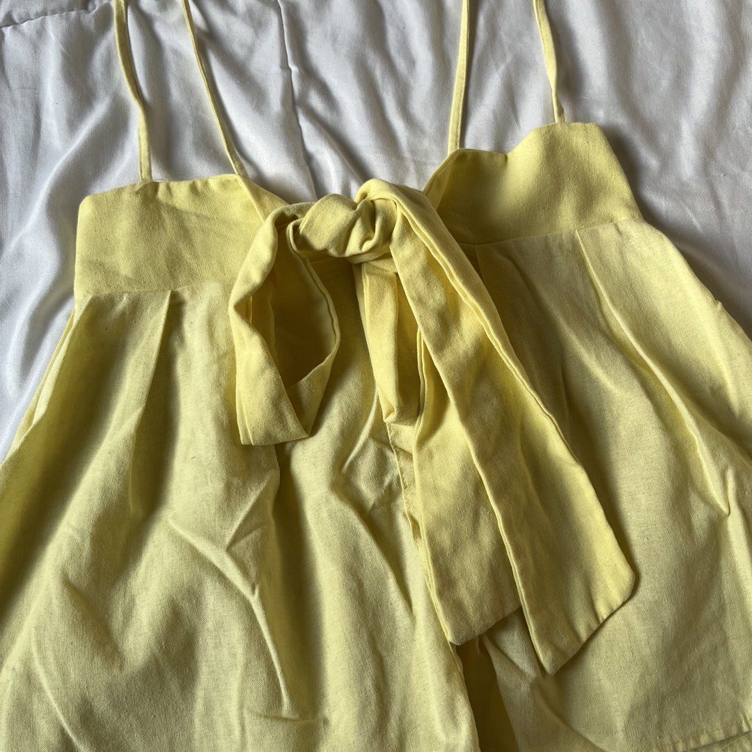Linen Flowy Top (Category: Sleeveless) located in Davao. Submitted by byeooool (Listing ID 1452223458, Image 2). Description: - freesize - linen fabric.