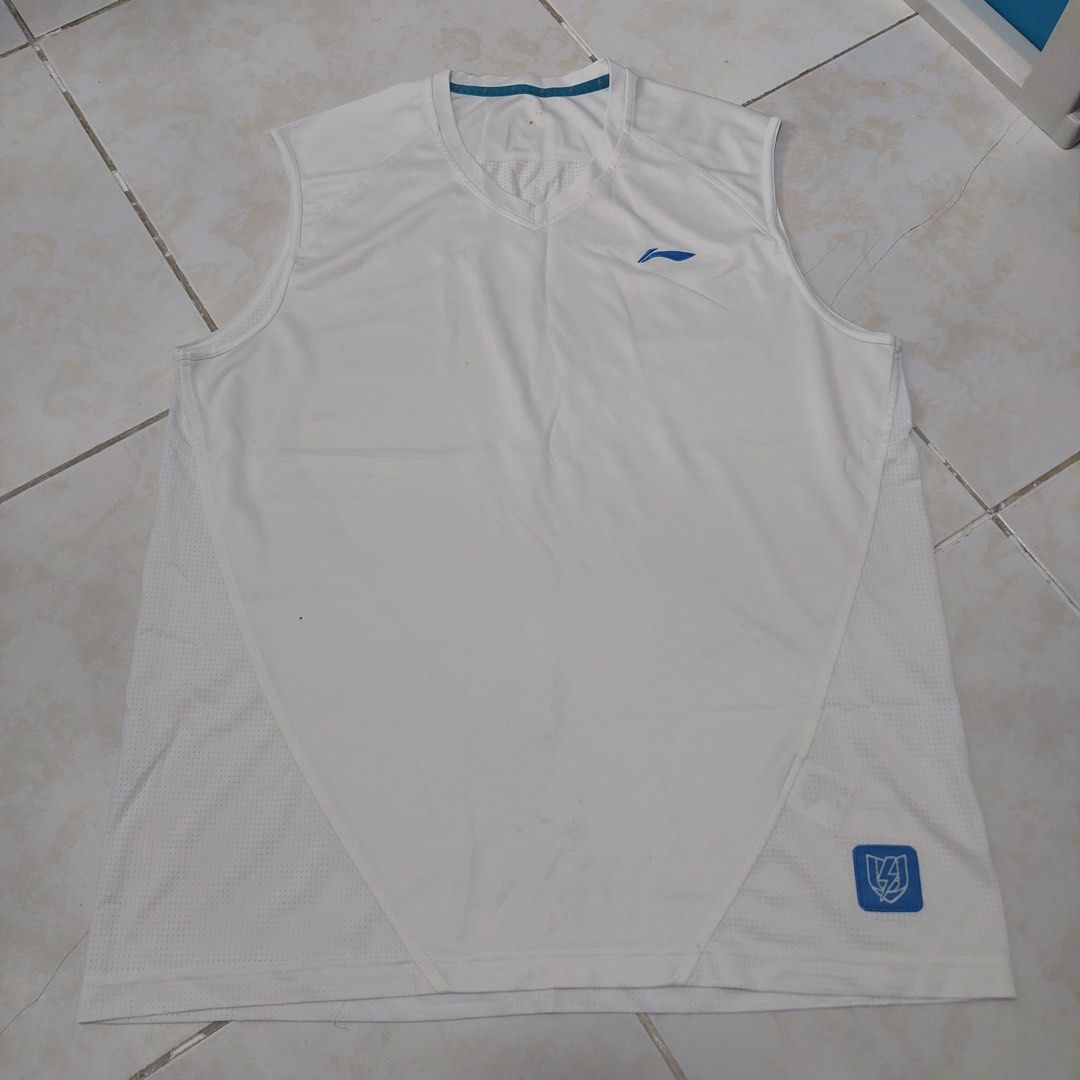 Li-Ning White Sleeveless Athletic Shirt (Category: Sleeveless) located in Quezon City. Submitted by _ysxh (Listing ID 1452140259, Image 2). Description: - White Li-Ning sleeveless shirt - Ideal for sports or casual wear - Features mesh paneling on sides for breathability - Measurements: 46cm width, 58cm length.