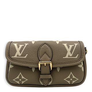 (Category: ) located in . Submitted by carousellluxury (Listing ID 1452148916, Image 1). Description: .
