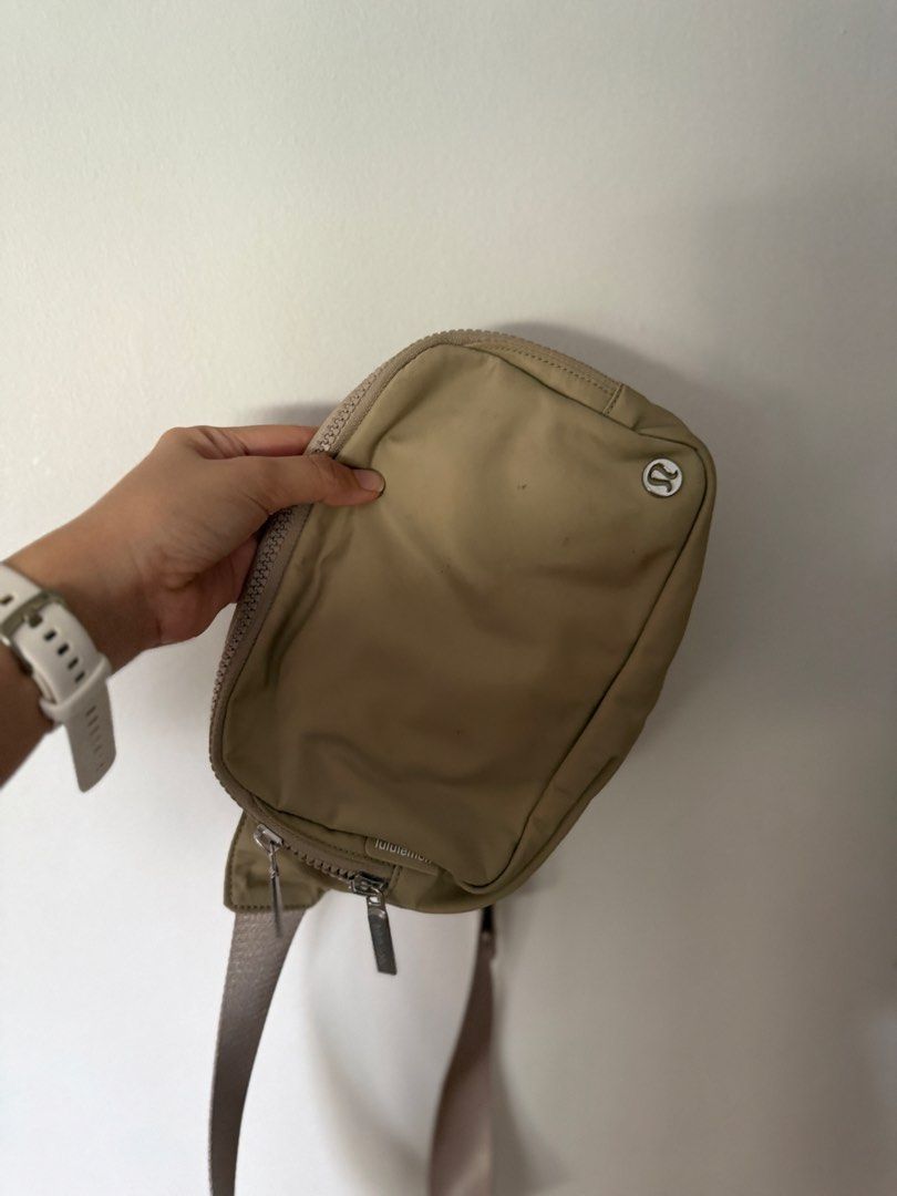 Lululemon Belt Bag 2L (Category: Belt bags, Clutches and Pouches) located in Pasig City. Submitted by shopaholic2020_ (Listing ID 1452110949, Image 1). Description: Bag dimensions: W 21cm x D 5.7cm x H 14.6cm (8.3” x 2.2” x 5.7”) Strap length when fully extended: 114cm (44.9”) Volume: 2L.