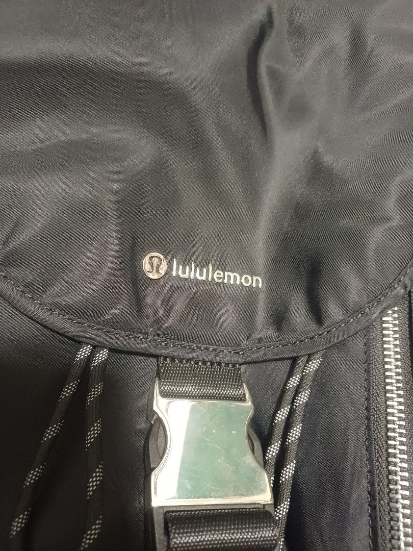 Lululemon Drawstring Bucket Backpack 10L Black (First Release) (Category: Backpacks) located in Marikina City. Submitted by plus6three (Listing ID 1452312862, Image 3). Description: Lululemon Drawstring Bucket Backpack 10L Black (First Release) Authentic Good Condition Negotiable DM for other details Pasig Area pick up.