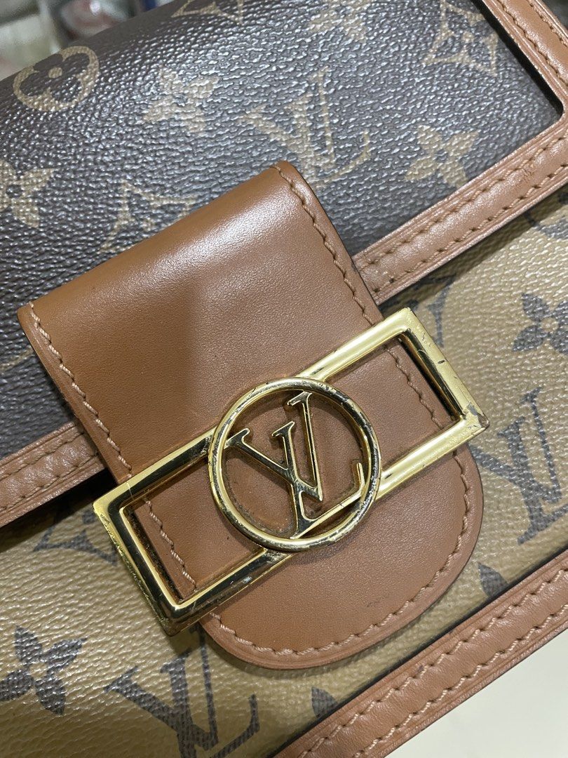 Lv (Category: Luxury Bags & Wallets) located in Bacolod City. Submitted by hanap_ukay_540 (Listing ID 1452168127, Image 3). Description: Lv Sling bag Click each photo to see details Dm me if interested 8500 or best offer.