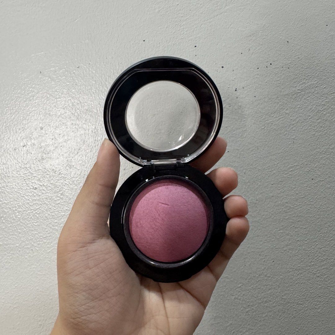 MAC Mineralize Blush (Category: Makeup) located in Makati City. Submitted by prelovedbyj02 (Listing ID 1452295497, Image 1). Description: - Issue: no box - Shade: gentle - Condition: used twice.