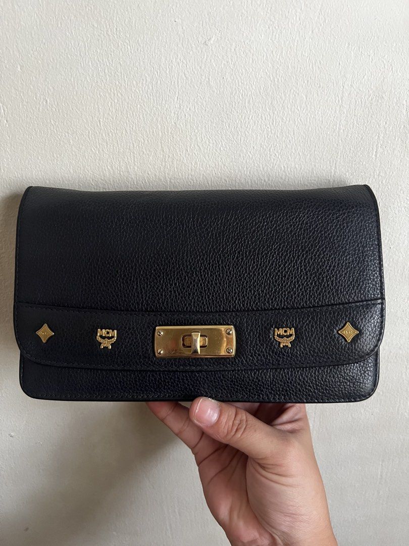 McM crossbody chain bag (Category: Luxury Bags & Wallets) located in Valenzuela. Submitted by dianzskiyo (Listing ID 1452136169, Image 1). Description: LOCATION : VALENZUELA 🎀AVAILABLE! SOLD ITEMS ARE MARKED OR DELETED🎀 💯 Preloved McM croosbody chain bag (AUTHENTIC) 📍 what you see is what you get 📍 Managed ur expectation - this is preloved 📍 Slightly negotiable 📍 All details were already posted (pls check photos para iwas sa redundant na t