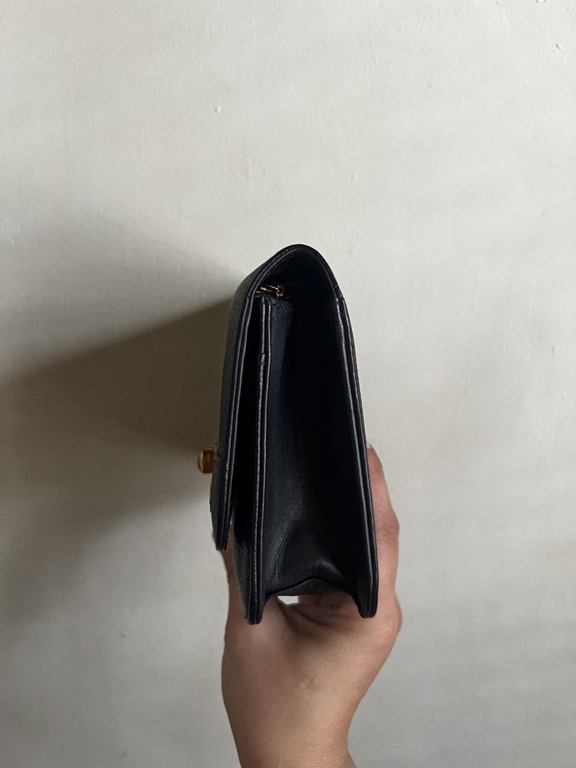 McM crossbody chain bag (Category: Luxury Bags & Wallets) located in Valenzuela. Submitted by dianzskiyo (Listing ID 1452136169, Image 2). Description: LOCATION : VALENZUELA 🎀AVAILABLE! SOLD ITEMS ARE MARKED OR DELETED🎀 💯 Preloved McM croosbody chain bag (AUTHENTIC) 📍 what you see is what you get 📍 Managed ur expectation - this is preloved 📍 Slightly negotiable 📍 All details were already posted (pls check photos para iwas sa redundant na t