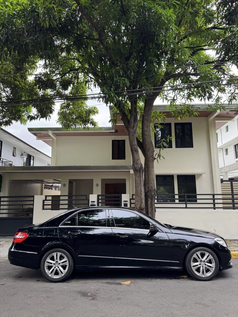 Mercedes-Benz E300 Avantgarde (A) (Category: Used Cars) located in Makati City. Submitted by garciajose (Listing ID 1452183785, Image 3). Description: 2012 Mercedes Benz E300 Avantgarde Viewing in Makati .