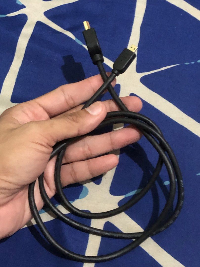 Mini display port to HDMI display port adapter (Category: Cables & Adaptors) located in Quezon City. Submitted by markgolveo (Listing ID 1452202408, Image 1). Description: Mini display port to HDMI display port adapter cable.