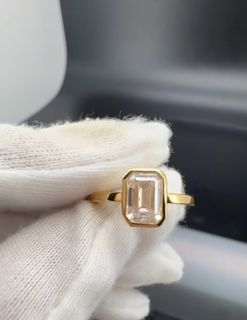 (Category: ) located in . Submitted by japanandsingaporeluxepreloved (Listing ID 1452181138, Image 1). Description: .