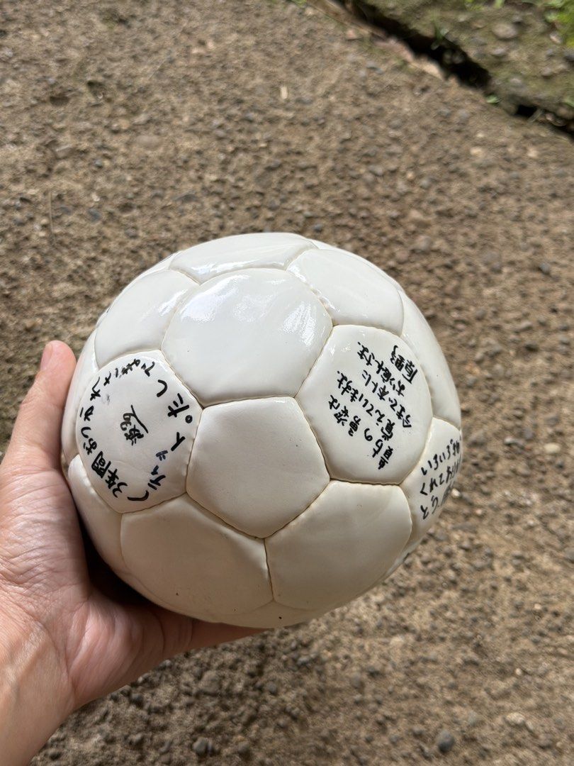 molten soccer ball (Category: Racket and Ball Sports) located in Sablan. Submitted by gongonshelley12 (Listing ID 1452276169, Image 1). Description: 250 ONLY MOLTEN SIZE 2 SOCCER BALL EXCELLENT.