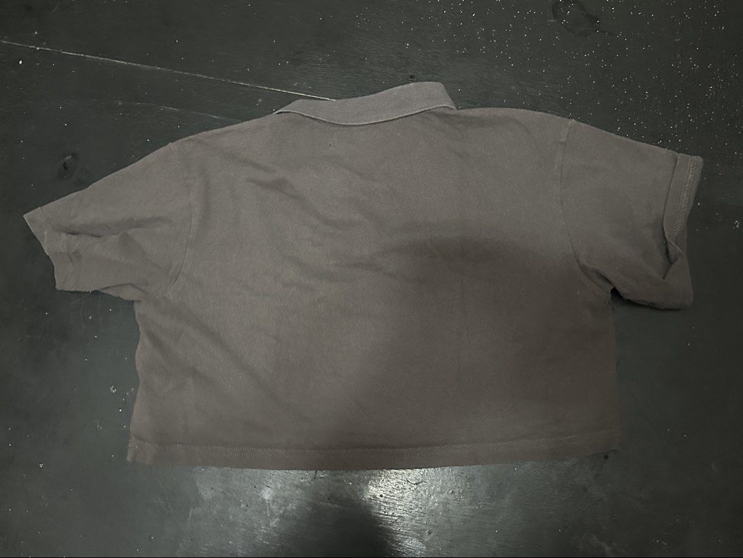 Mossimo Grey Cropped Polo (Category: Blouses) located in Rizal. Submitted by declu77er (Listing ID 1452292934, Image 3). Description: .