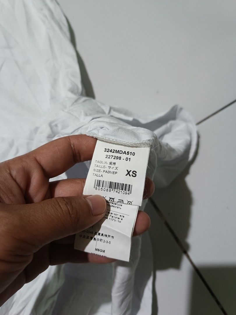 MSG M Milano White dress (Category: Dresses) located in Barotac Nuevo. Submitted by gray101 (Listing ID 1452273804, Image 3). Description: - White MSG M dress - Yellow 'MSG M' and 'MILANO' print - Short sleeves - Crew neck - Made in Italy - Ideal for casual wear.