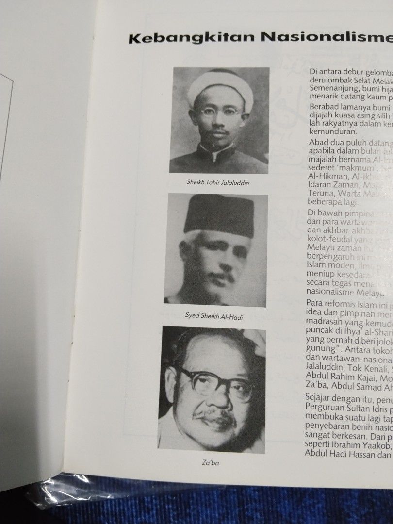 Nasionalisme: Keutuhan Suatu Bangsa Exhibition Book (Category: Textbooks) located in Parit Raja. Submitted by bright.nuraliajamil (Listing ID 1452240373, Image 3). Description: - Book title: Nasionalisme: Keutuhan Suatu Bangsa - Topic: Malaysian nationalism and national unity - Features: Historical photos and text - Event: Exhibition held from 26 Sept - 18 Oct 1985 - Venue: Komplek UMNO Malaysia, Kuala Lumpur - Organizer: Teater Elit.