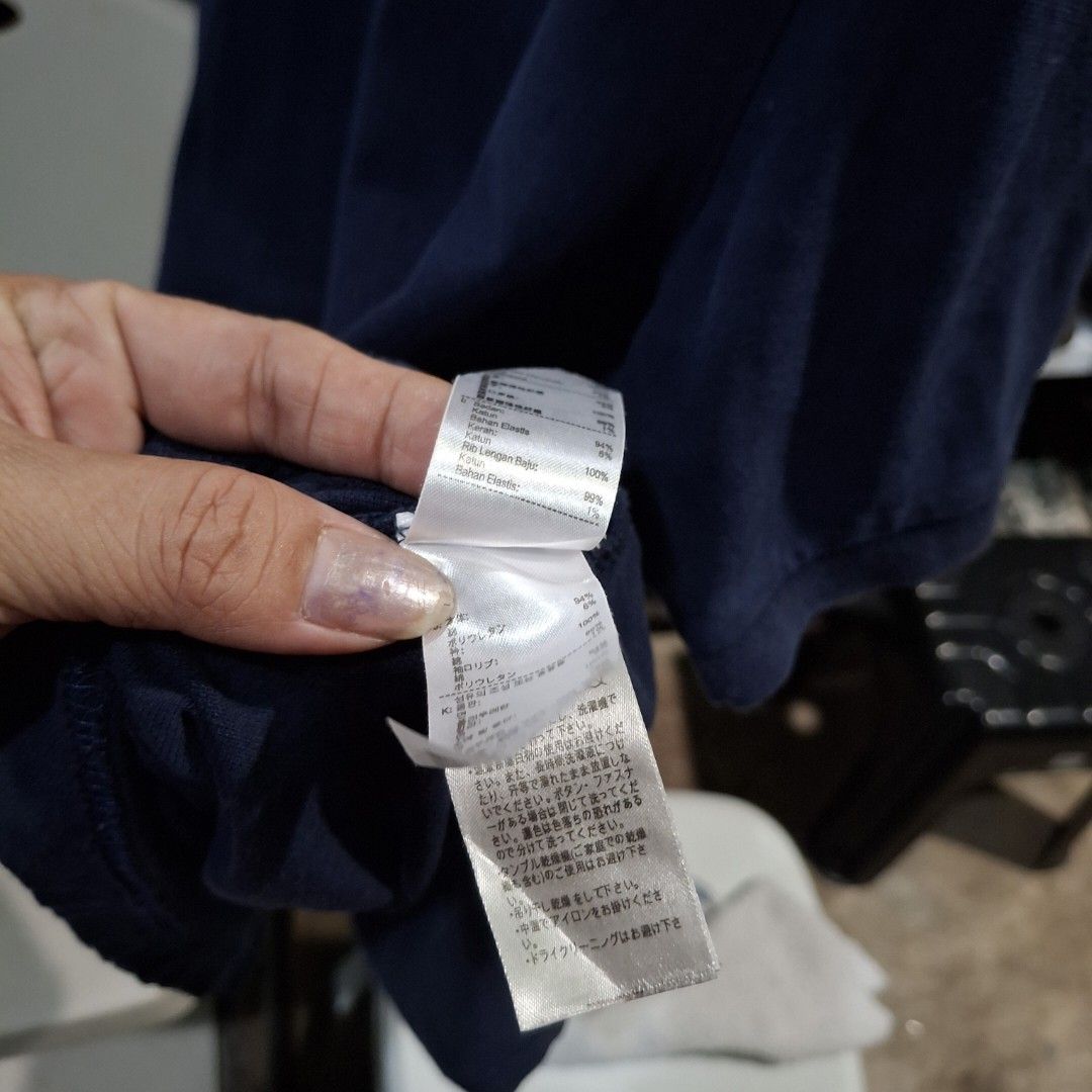 Navy Blue Clothing Tag with Care Instructions (Category: Tshirts & Polo Shirts ) located in Manila. Submitted by johannabay97957 (Listing ID 1452228571, Image 3). Description: - Navy blue garment tag - Includes care instructions - Style Number: PO#713462 STYLE#.