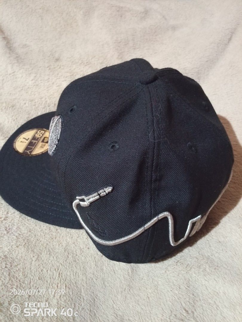 New Era 59FIFTY Fitted Cap Microphone Design (Category: Caps & Hats) located in Bislig. Submitted by micoy22 (Listing ID 1452209032, Image 3). Description: - Brand: New Era - Model: 59FIFTY - Color: Black - Size: 7 1/4 - Feature: Microphone embroidery on the front - Style: Streetwear.