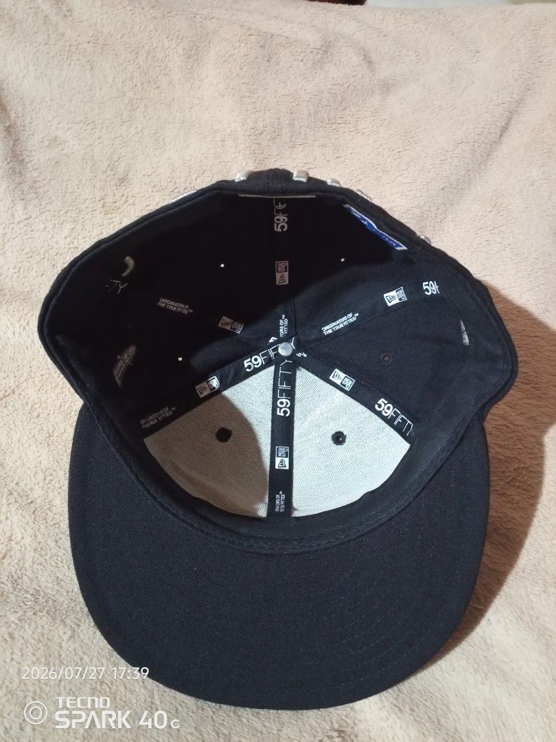 New Era 59FIFTY Fitted Cap Microphone Design (Category: Caps & Hats) located in Bislig. Submitted by micoy22 (Listing ID 1452209032, Image 2). Description: - Brand: New Era - Model: 59FIFTY - Color: Black - Size: 7 1/4 - Feature: Microphone embroidery on the front - Style: Streetwear.