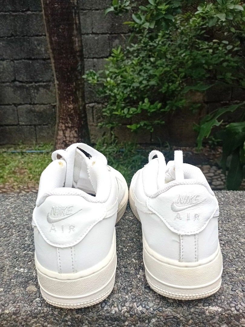 NIKE AIR FORCE 1 LOW (6Y) (Category: Sneakers) located in Quezon City. Submitted by declutterintoopieces (Listing ID 1452165717, Image 3). Description: White Air Force Sneakers Original Size: 6Y (youth size 6) EUR 38.5 Bought this sa Canada No issue, no flaws and No BOX Pre-owned – Good condition RFS: decluttering Location: Quezon City.