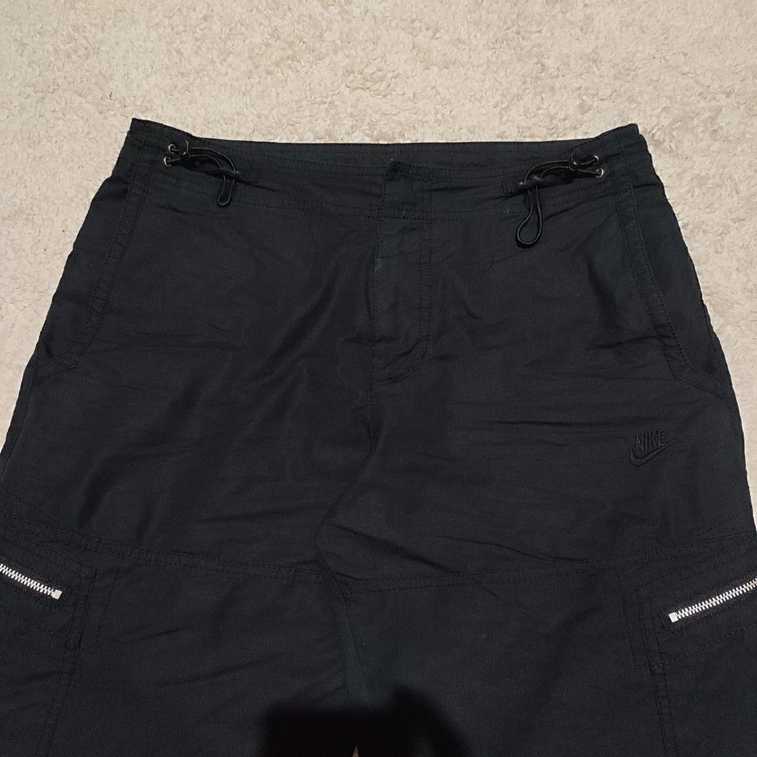 Nike Cargo Shorts Black Zip Pockets Drawstring Waist (Category: Shorts) located in Manila. Submitted by anthonig (Listing ID 1452263463, Image 2). Description: Color is solid black Length: 22 inches Width: 31 inches Hem: 10 inches Price: 600 pesos Condition: 9.8/10 Issues: none PM if interested or for inquiries Meetups within MANILA only Can do shipping at buyers expense .