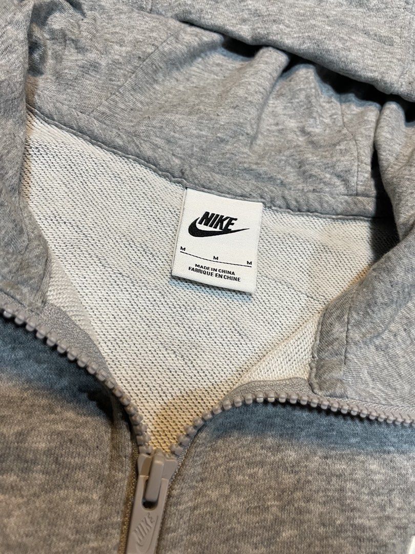 Nike Jackets (Category: Announcements) located in La Trinidad. Submitted by outfit_chic.101 (Listing ID 1452272513, Image 2). Description: excellent condition Size Medium .