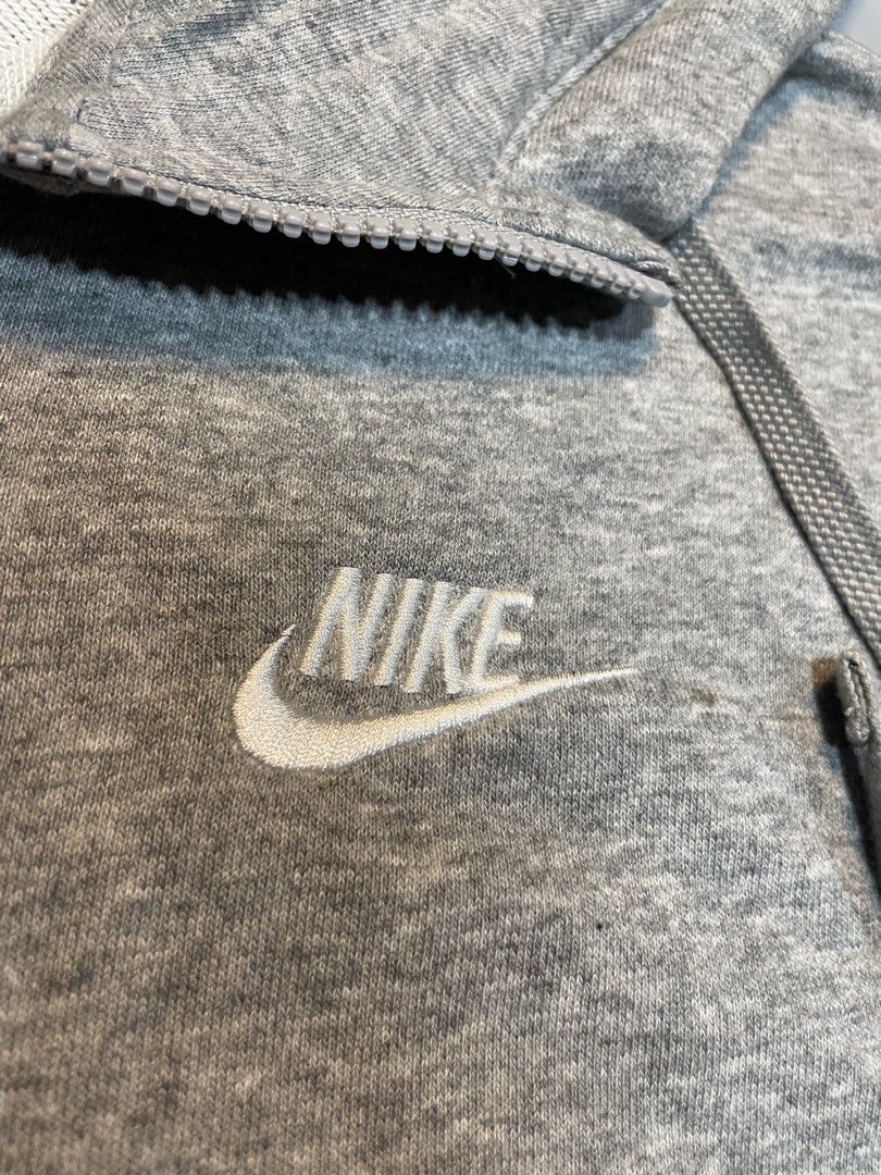 Nike Jackets (Category: Announcements) located in La Trinidad. Submitted by outfit_chic.101 (Listing ID 1452272513, Image 3). Description: excellent condition Size Medium .