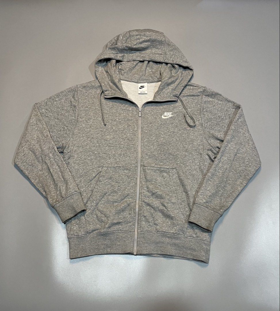 Nike Jackets (Category: Announcements) located in La Trinidad. Submitted by outfit_chic.101 (Listing ID 1452272513, Image 1). Description: excellent condition Size Medium .