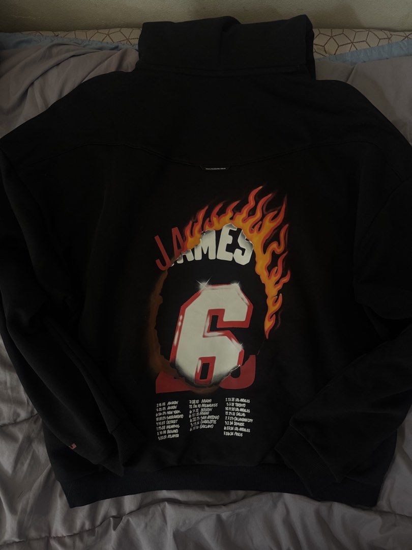 Nike Lebron James hoodie (Category: Hoodies) located in Manila. Submitted by ecooo (Listing ID 1452301504, Image 1). Description: 5k og price used once nike lebron james therma fit hoodie .