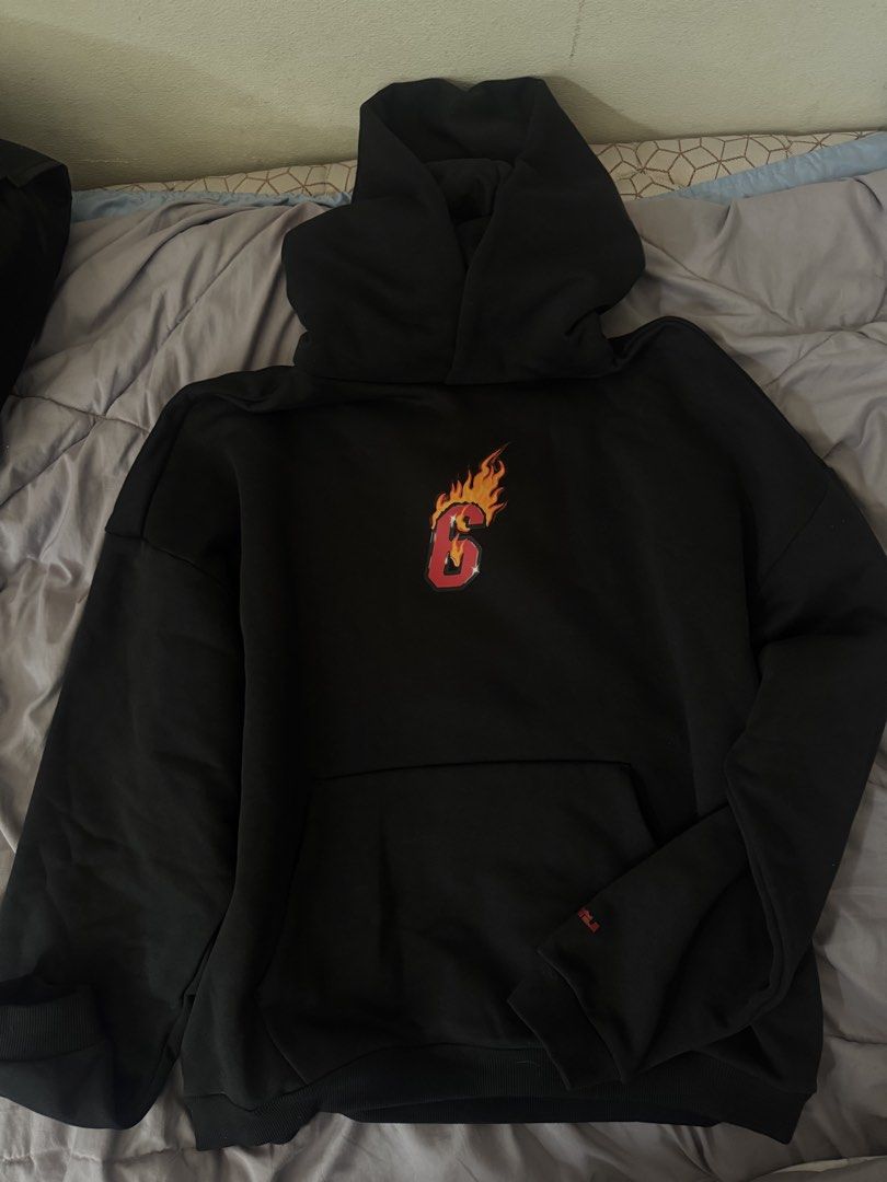 Nike Lebron James hoodie (Category: Hoodies) located in Manila. Submitted by ecooo (Listing ID 1452301504, Image 2). Description: 5k og price used once nike lebron james therma fit hoodie .