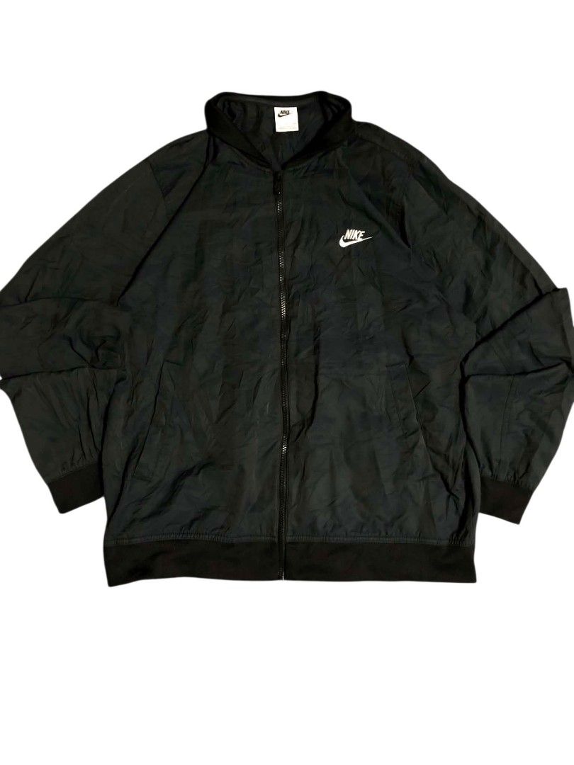 Nike woven jacket (Category: Activewear) located in Talisay. Submitted by erwinthrift (Listing ID 1452279280, Image 1). Description: .