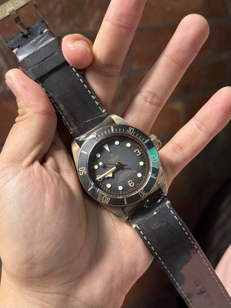 NOS Tudor Black Bay Bronze 209 (Category: Luxury Watches) located in Marikina City. Submitted by mimayuy (Listing ID 1452240096, Image 2). Description: For Sale: NOS Tudor Black Bay Bronze 2019 Model: M79250BA Condition: NOS & Complete Set Price: ₱195,000 (SRP ₱304,500) Reach out via DM to make it yours. .