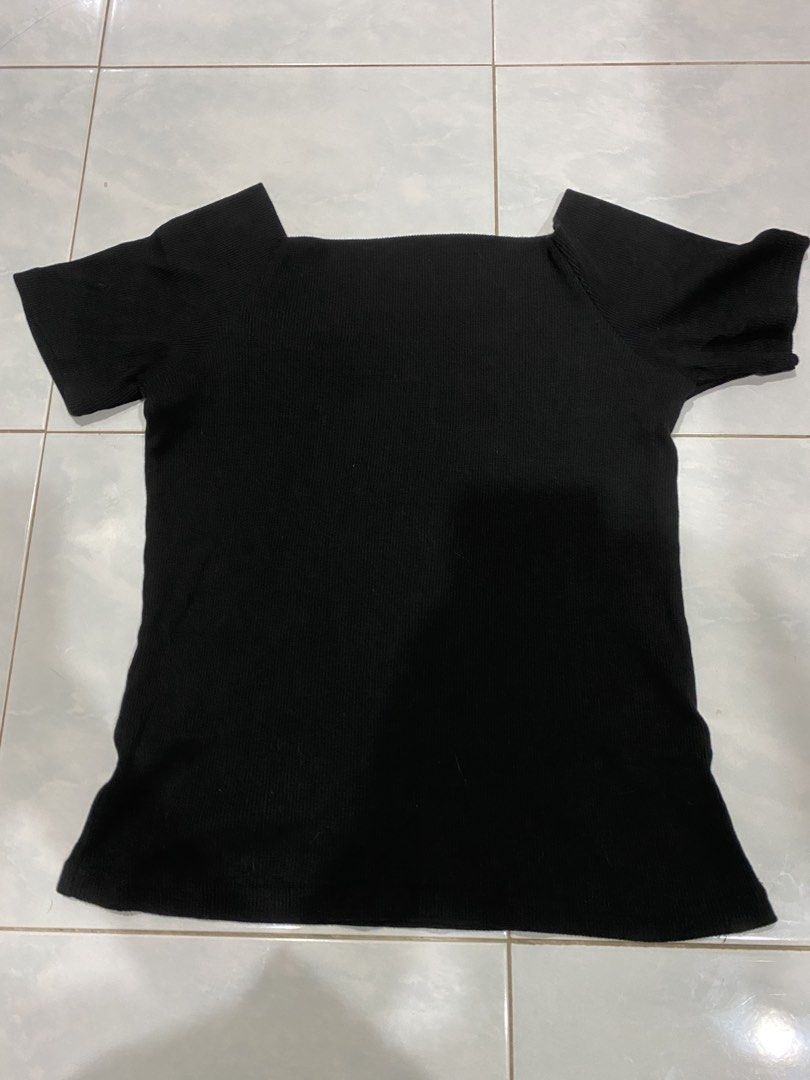 Off-Shoulder Fitted Top (Category: Other Tops) located in Muar. Submitted by jueitahjue35618 (Listing ID 1452251182, Image 1). Description: .