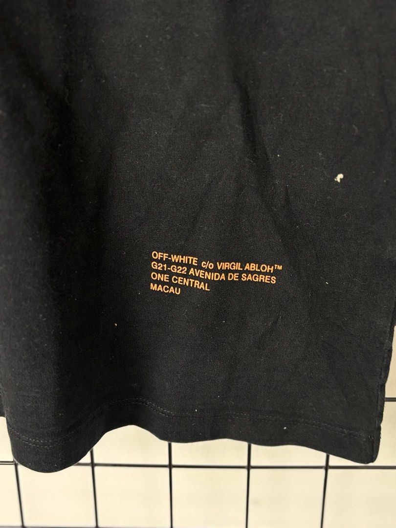 offwhite tshirt (Category: Tshirts & Polo Shirts) located in Padang Serai. Submitted by paktamkacamata (Listing ID 1452106916, Image 3). Description: Warna - hitam Condition - GOOD USED ‼️ saiz - M pit-22 inch length-31 inch SEBELUM MEMBELI BOLE TENGOK GAMBAR DI ATAS SEBARANG PERTANYAAN BOLEH PM ITEM BUNDLE LIKE NEW ‼️.