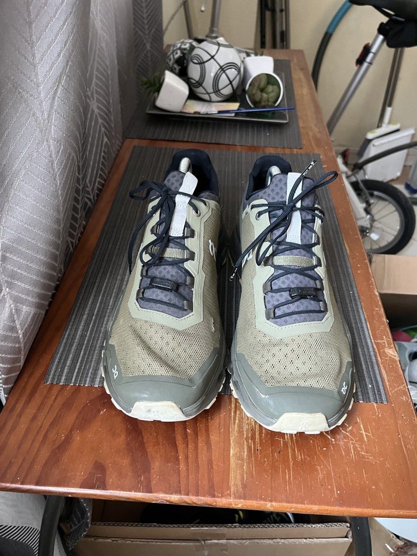 ON cloud ultra green eclipse (Category: Sneakers) located in Las Pinas. Submitted by deepsouthe (Listing ID 1452278413, Image 3). Description: On Cloud ultra M10, 9.5uk, 44eu, 28cm Good condition Tear on mesh, socliner tear Php2,450 plus sf Las Pinas area.