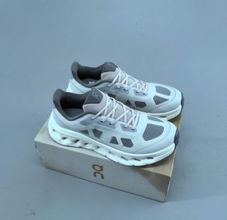 (Category: ) located in . Submitted by pickplanet_sneaker_shirt (Listing ID 1452275308, Image 1). Description: .