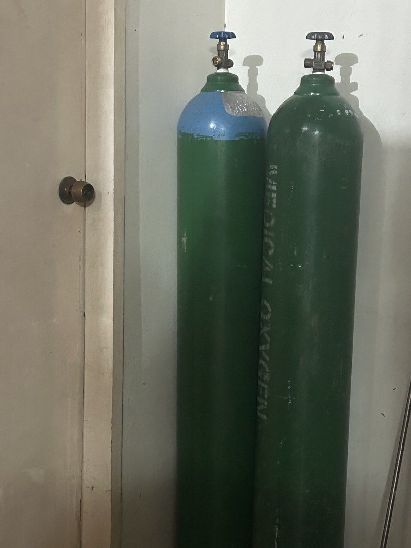 Oxygen tank (Category: Medical Supplies & Tools) located in Manila. Submitted by _abcag (Listing ID 1452250321, Image 1). Description: may laman pa .