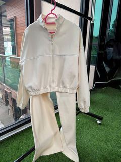 (Category: ) located in . Submitted by butik411 (Listing ID 1452116557, Image 1). Description: .