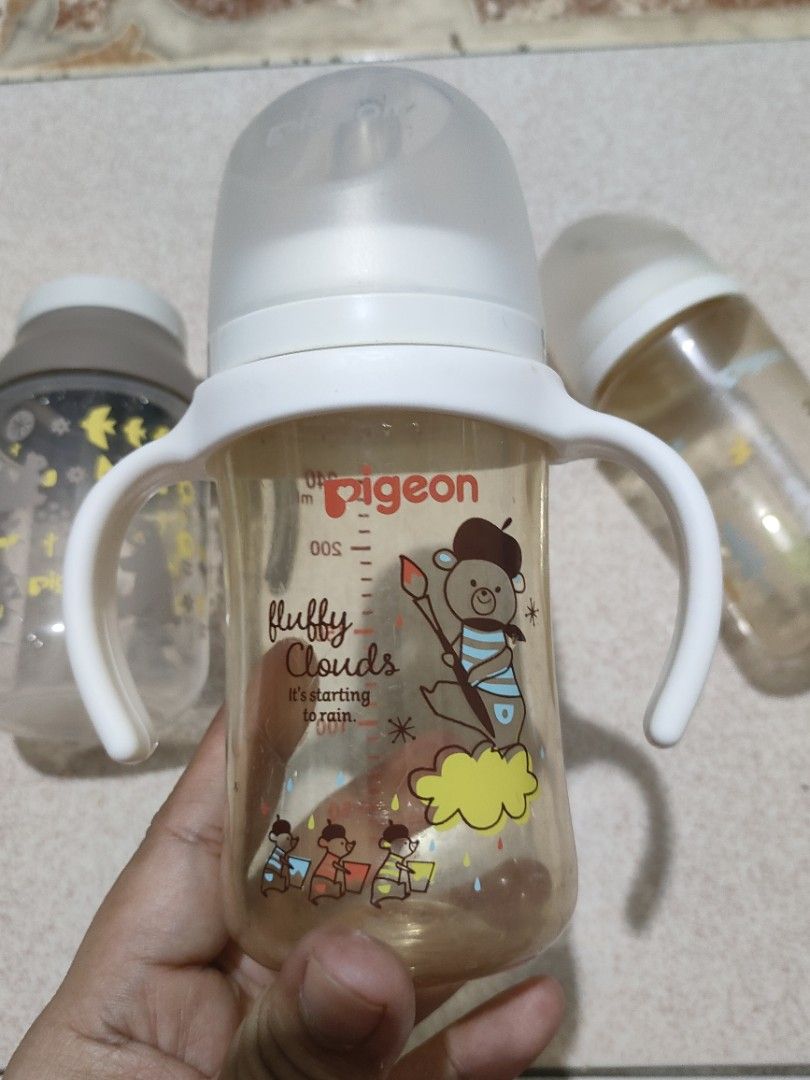 Pigeon baby bottles (take all) (Category: Baby High Chairs) located in Manila. Submitted by imperialfeline (Listing ID 1452122301, Image 3). Description: from hk bix.
