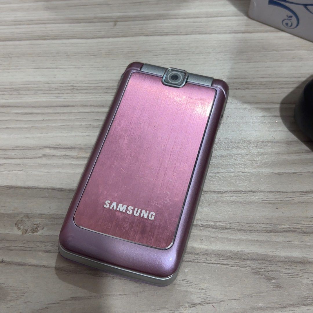 Pink Samsung Flip Phone (Category: Early Generation Mobile Phones) located in Davao. Submitted by tingz444less (Listing ID 1452233161, Image 3). Description: still working and can be used as second phone complete set w box and charger THIS IS JUST A BASIC PHONE WITH MULTIMEDIA :)) .