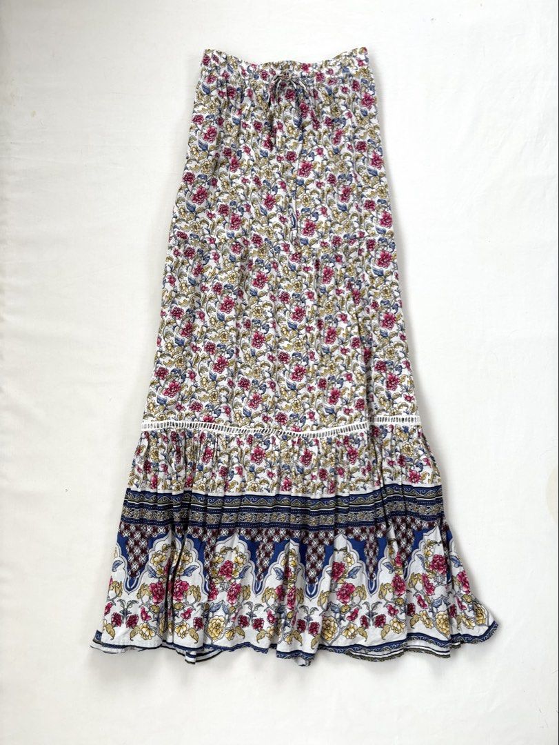 prettiest floral flowy maxi skirt boho (Category: Skirts) located in Pateros City. Submitted by threadedtogether (Listing ID 1452313434, Image 1). Description: w26-30 | l35.5 ✿ soft cotton fabric ✿ garterized & cinchable waistband [mannequin size s-m | b34” | w26” | h34” ] 💌 dm for questions and additional measurements 📦 J&T or SDD ⭐ first to pay basis.