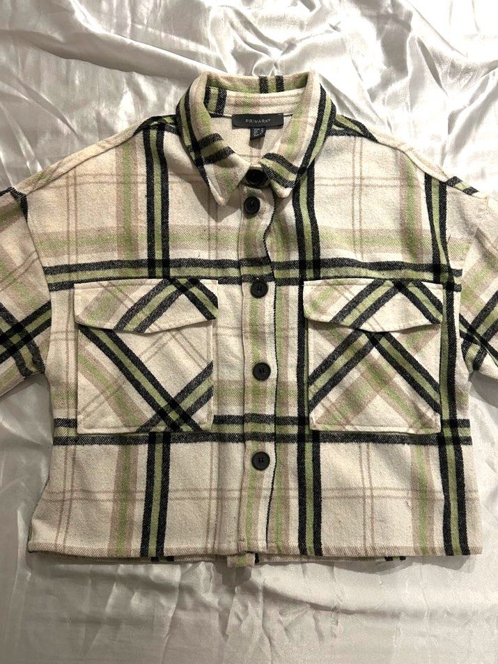 primark checked plaid cropped unisex collared button-up wool shacket jacket (Category: Coats, Jackets and Outerwear) located in Quezon City. Submitted by sandrinasaurus (Listing ID 1452243546, Image 1). Description: size M to L (but can fit S) - cropped fit w/ button-up front & chest pockets - very thick & good quality comfortable wool material - lightly used w/ no flaws 📍 quezon city 💸 gcash 📬 j&t / contact for other methods + shipping fee.