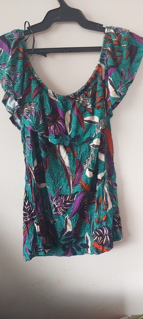Promod Teal Tropical Leaf Print Off-Shoulder Top (Category: Blouses) located in Quezon City. Submitted by gachrie (Listing ID 1452169857, Image 3). Description: - Teal off-shoulder top - Tropical leaf print - Ruffled neckline - Short sleeves - Lightweight and flowy fabric - Ideal for vacations or casual outings - Easy to pair with white pants or shorts.